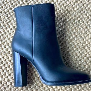 Black leather Vince heeled boots - Worn once!